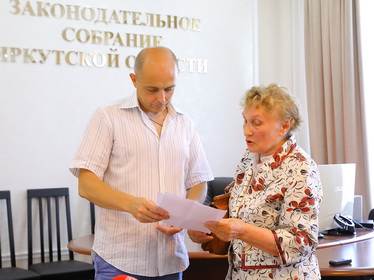 Решить проблемы с присвоением звания «Ветеран труда» помог жительницам Приангарья Сергей Сокол